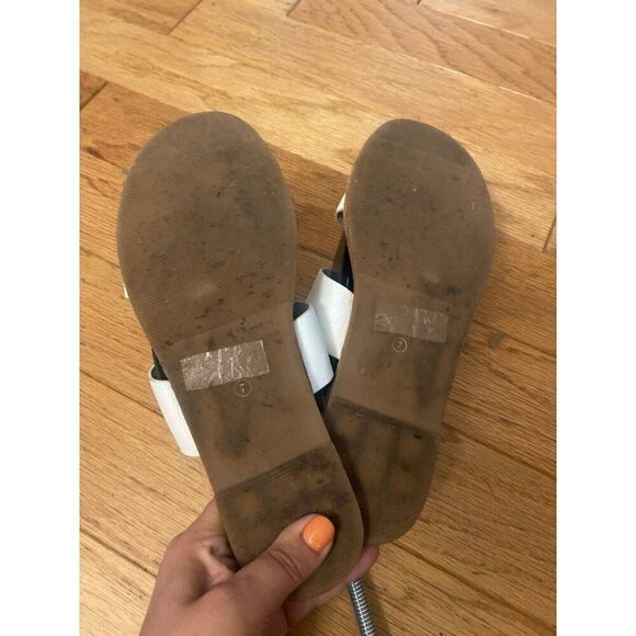 Lulus Womens Size 7 White Leather Sandals Two Strap Flat Casual open toed shoes - Picture 6 of 7